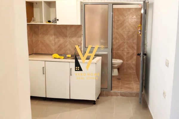 Appartamento in affitto a Tirana 2+1, SemiArredato