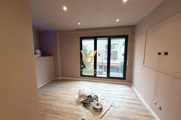 Ambient biznesi me qera 3+1 ne Tirane - 1,000 Euro