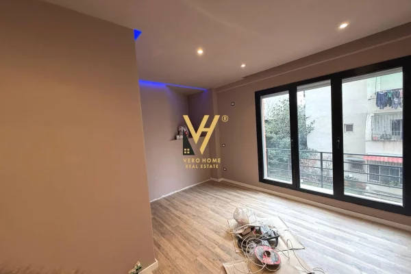 Ambient biznesi me qera 3+1 ne Tirane - 1,000 Euro