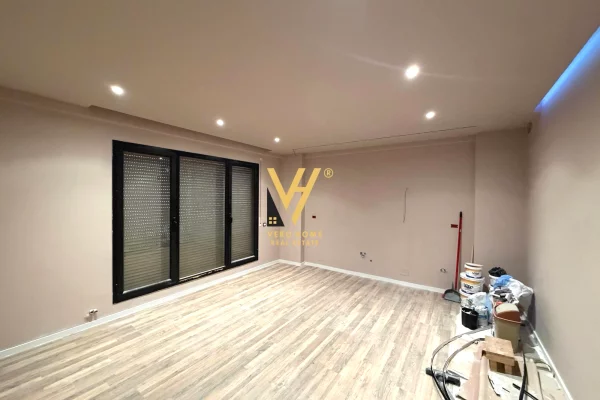 Ambient biznesi me qera 3+1 ne Tirane - 1,000 Euro