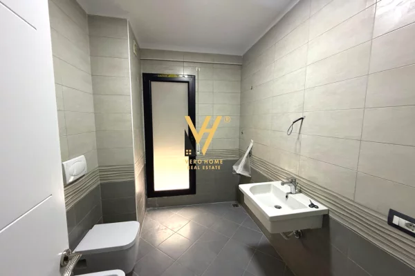 JEPET ZYRE 92 M2 ME QIRA TE STACIONI I TRENIT 1.000 EURO