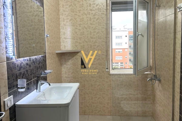 Shtepi me qera Apartament ne Tirane, 2+1, Mobilimi E mobiluar, Pagesa 80,000  Leke.