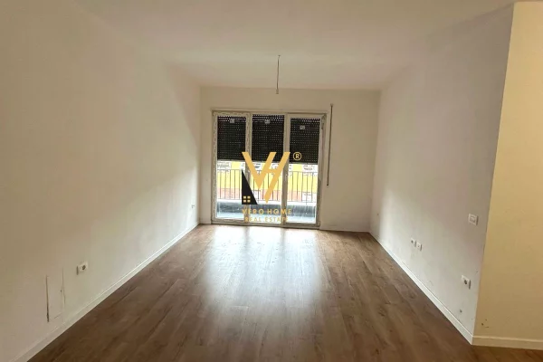 Ambient biznesi me qera 3+1 ne Tirane - 85,000 Leke