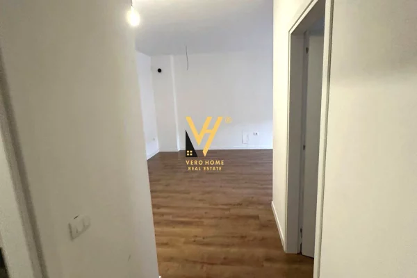 Ambient biznesi me qera 3+1 ne Tirane - 85,000 Leke