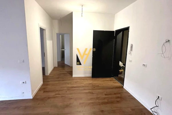 Ambient biznesi me qera 3+1 ne Tirane - 85,000 Leke