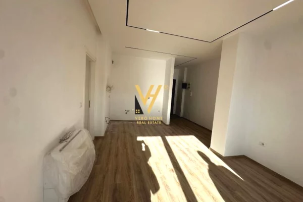 Ambient biznesi me qera 3+1 ne Tirane - 300,000 Leke