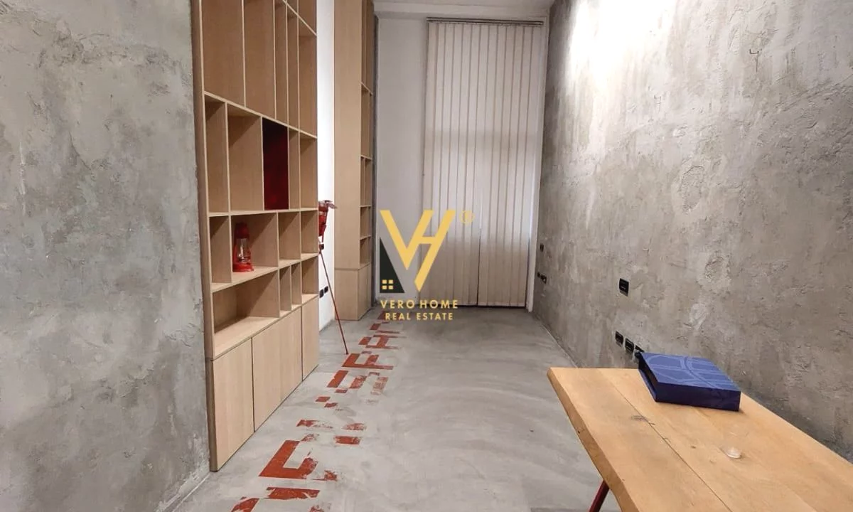 JEPET ZYRE 45 M2 ME QERA TE RRUGA BARRIKADAVE 450 EURO