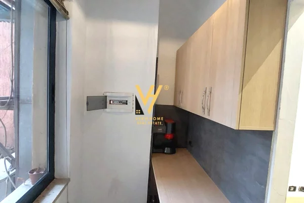 JEPET ZYRE 45 M2 ME QERA TE RRUGA BARRIKADAVE 450 EURO