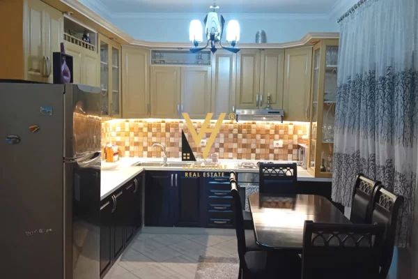 Shtepi me qera Apartament ne Tirane, 2+1, Mobilimi E mobiluar, Pagesa 40,000  Leke.