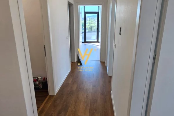 Ambient biznesi me qera 3+1 ne Tirane - 1,700 Euro