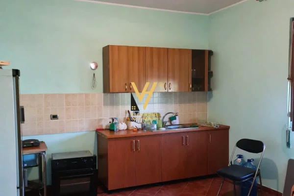 Shtepi ne shitje Vila Luksoze ne Tirane, 4+1, Mobilimi Bosh, pa mobiluar, Pagesa 600,000  Euro.