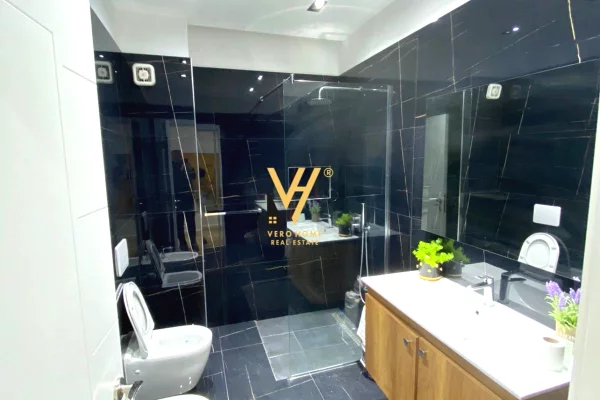 Shtepi ne shitje Apartament ne Tirane, 2+1, Mobilimi E mobiluar, Pagesa 260,000  Euro.