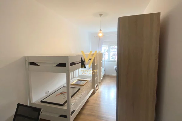 Shtepi ne shitje Apartament ne Tirane, 2+1, Mobilimi E mobiluar, Pagesa 260,000  Euro.