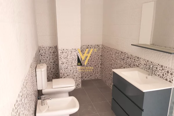 Shtepi ne shitje Apartament ne Tirane, 3+1, Mobilimi E mobiluar, Pagesa 350,000  Euro.