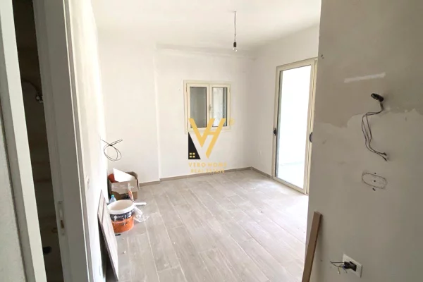 Shtepi ne shitje Apartament ne Tirane, 2+1, Mobilimi Bosh, pa mobiluar, Pagesa 85,000  Euro.