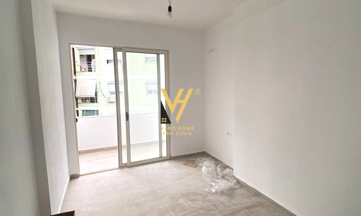 Shtepi ne shitje Apartament ne Tirane, 2+1, Mobilimi Bosh, pa mobiluar, Pagesa 95,000  Euro.