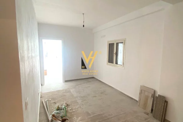 Shtepi ne shitje Apartament ne Tirane, 2+1, Mobilimi Bosh, pa mobiluar, Pagesa 95,000  Euro.