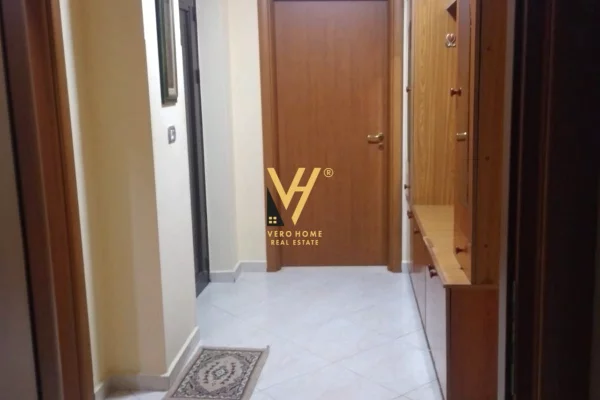 Shtepi ne shitje Apartament ne Tirane, 2+1, Mobilimi E mobiluar, Pagesa 187,000  Euro.