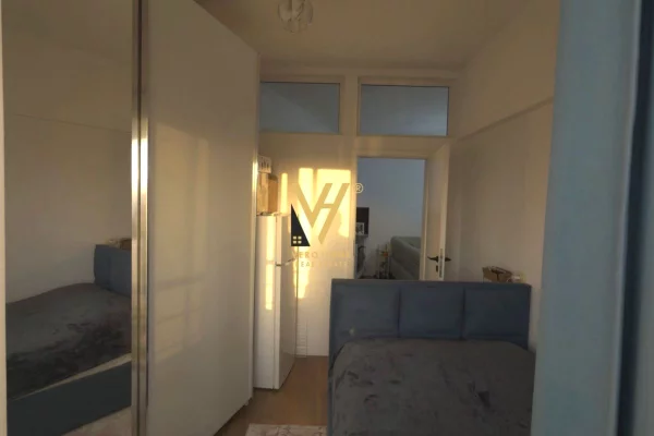 Shtepi ne shitje Papafingo(kati i catise) ne Tirane, 2+1, Mobilimi E mobiluar, Pagesa 127,000  Euro.