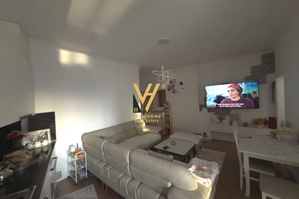 Shtepi ne shitje Papafingo(kati i catise) ne Tirane, 2+1, Mobilimi E mobiluar, Pagesa 127,000  Euro.