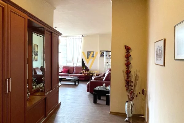 Appartamento in affitto a Tirana 2+1, Arredato