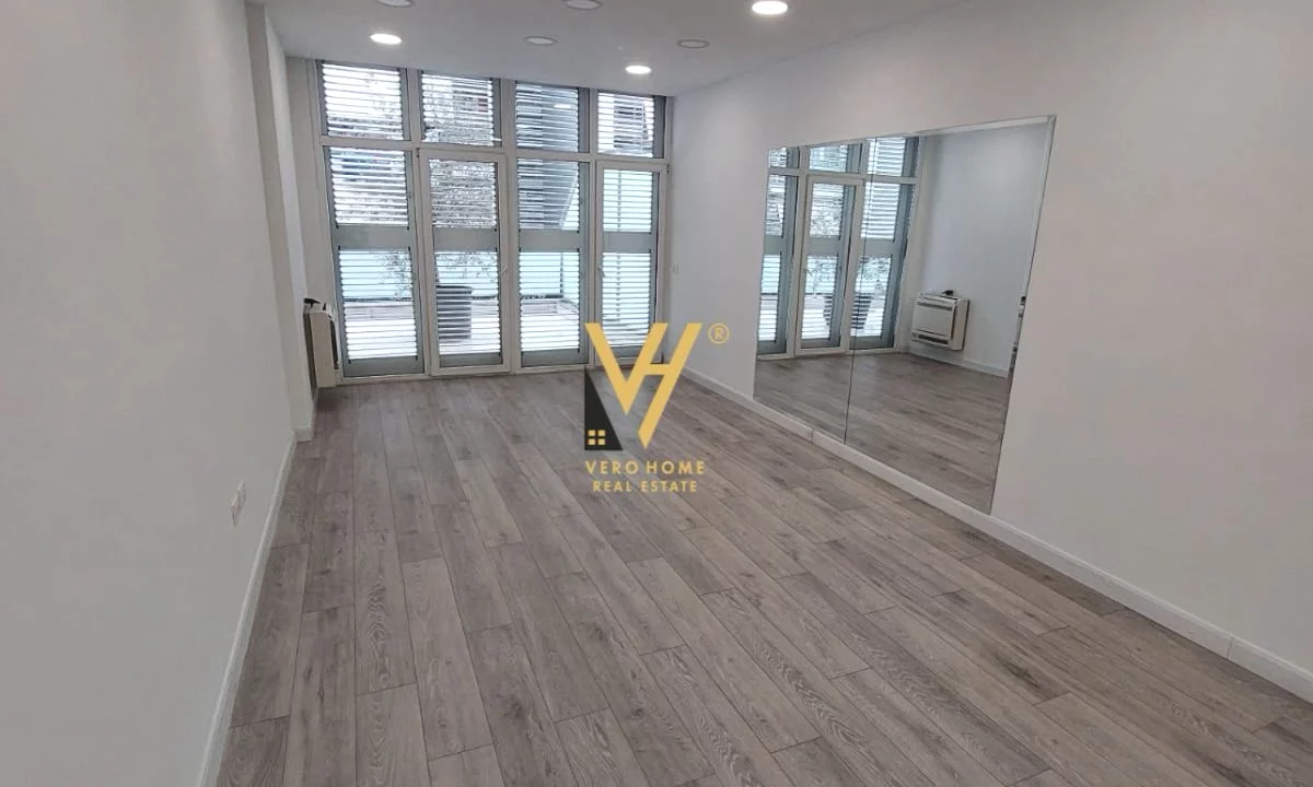 JEPET ZYRE 416 M2 ME QERA TE KOMUNA E PARISIT 4.500 EURO