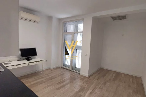 Ambient biznesi me qera 3+1 ne Tirane - 4,500 Euro