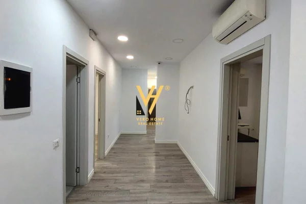 Ambient biznesi me qera 3+1 ne Tirane - 4,500 Euro