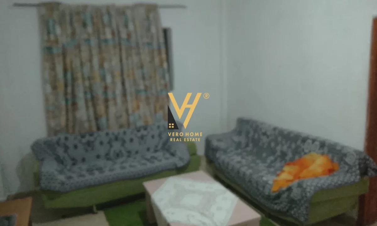 Shtepi me qera Papafingo(kati i catise) ne Tirane, 2+1, Mobilimi E mobiluar, Pagesa 40,000  Leke.