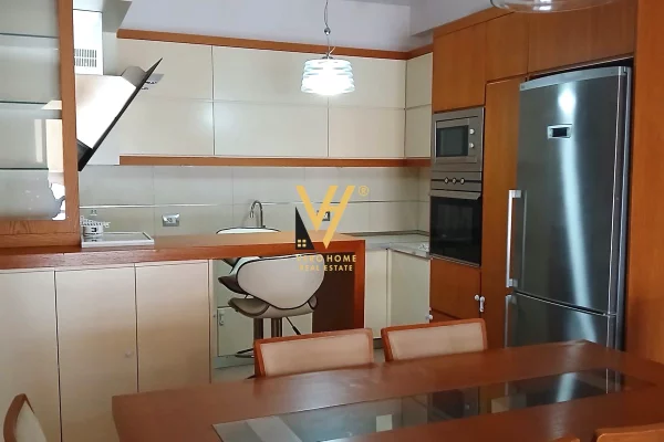 Appartamento in affitto a Tirana 2+1, Arredato