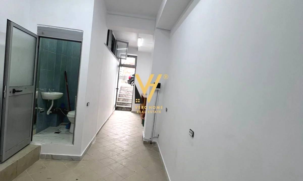 JEPET DYQAN 22 M2 ME QERA TE KOPSHTI BOTANIK 37.000 LEKE