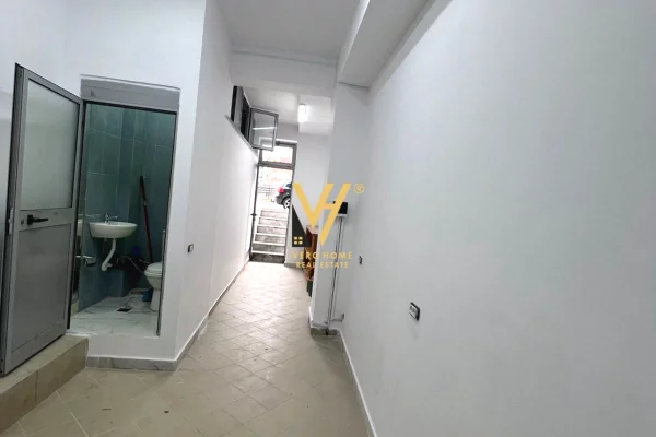 JEPET DYQAN 22 M2 ME QERA TE KOPSHTI BOTANIK 37.000 LEKE