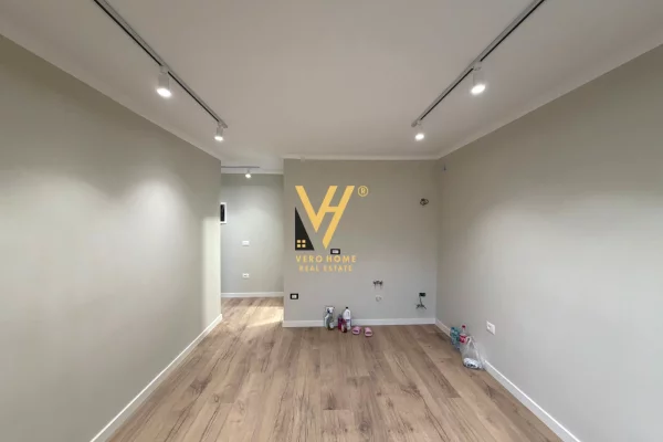 Shtepi ne shitje Apartament ne Tirane, 1+1, Mobilimi Bosh, pa mobiluar, Pagesa 125,000  Euro.