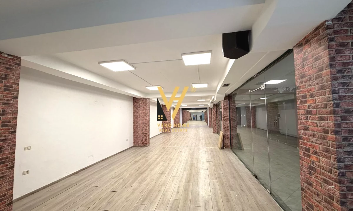 JEPET AMBIENT BIZNESI 150 M2 ME QIRA TE 21 DHJETORI 70.000 LEKE
