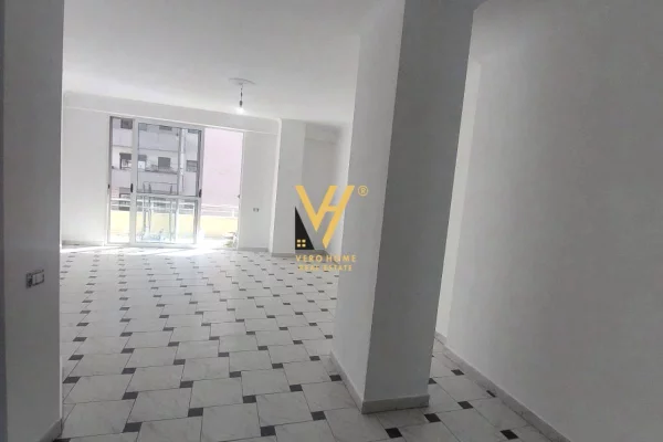 Appartamento in affitto a Tirana 2+1, Vuoto