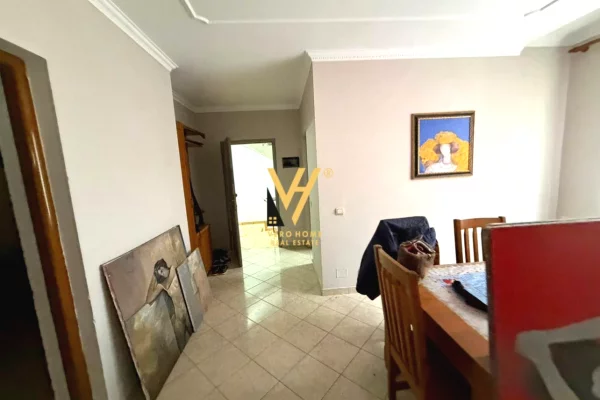 JEPET AMBIENT BIZNESI 80 M2 ME QIRA TE RRUGA E KAVAJES 60.000 LEKE