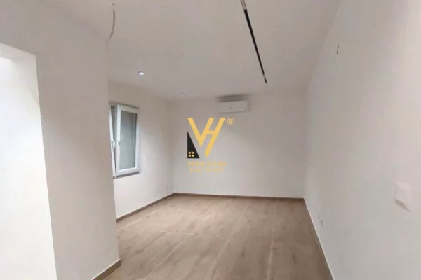 Ambient biznesi me qera 3+1 ne Tirane - 50,000 Leke