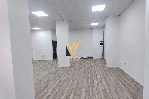 JEPET DYQAN 172 M2 ME QERA TE STACIONI TRENIT 2.600 EURO