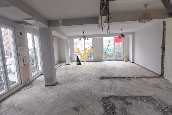 JEPET GODINE BIZNESI 3 KATESHE ME QERA TE ZOGU I ZI 5.000 EURO