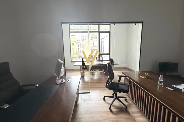 JEPET ZYRE 680 M2 ME QIRA TE RRUGA MINE PEZA 15.600 EURO