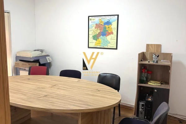 Ambient biznesi me qera 3+1 ne Tirane - 50,000 Leke