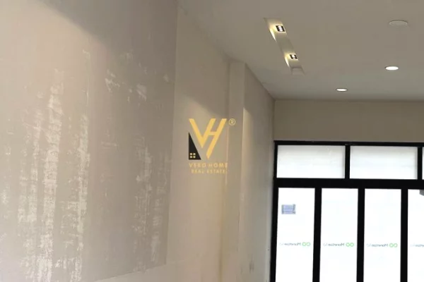 Ambient biznesi me qera 1+1 ne Tirane - 90,000 Leke