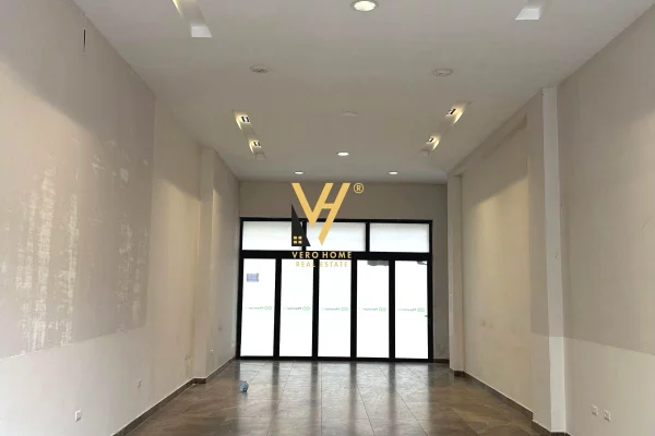 Ambient biznesi me qera 1+1 ne Tirane - 90,000 Leke