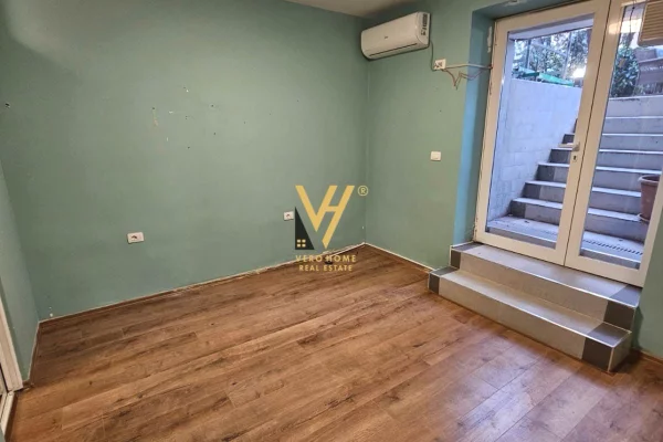 Ambient biznesi me qera 3+1 ne Tirane - 35,000 Leke