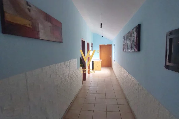 SHITET AMBIENT KOMERICIAL 9.220 M2 NE MILOT 1.300.000 EURO