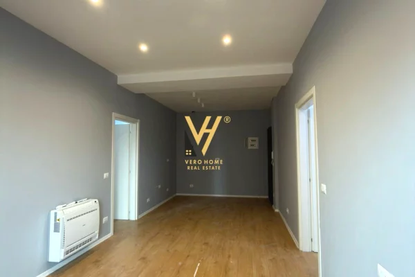 Ambient biznesi me qera 3+1 ne Tirane - 1,200 Euro