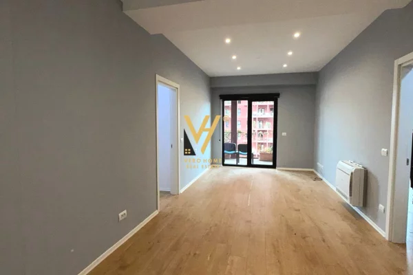 Ambient biznesi me qera 3+1 ne Tirane - 1,200 Euro