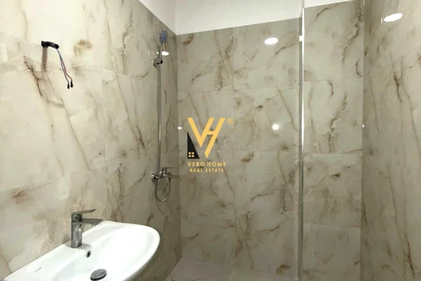 JEPET ZYRE 100 M2 ME QIRA TE RRUGA E KAVAJES 1.200 EURO