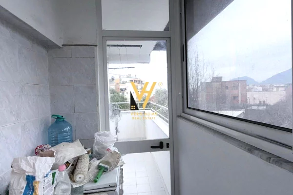 Shtepi ne shitje Apartament ne Tirane, 1+1, Mobilimi Pjeserisht e mobiluar, Pagesa 110,000  Euro.