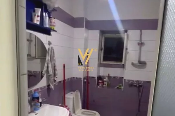 Shtepi me qera Apartament ne Tirane, 2+1, Mobilimi E mobiluar, Pagesa 50,000  Leke.